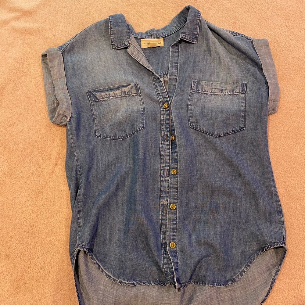 Cloth and stone denim button up. Never worn without tag. Good quality.